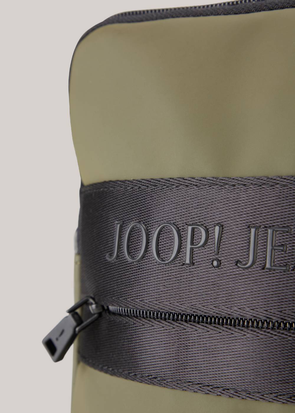 Joop Schultertasche Modica Nuvola Liam in Oliv Bestseller