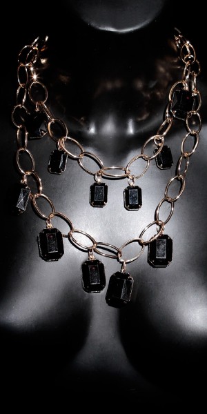 Koucla Trendy Statement-Piece mit Steinen Saisonale Angebote