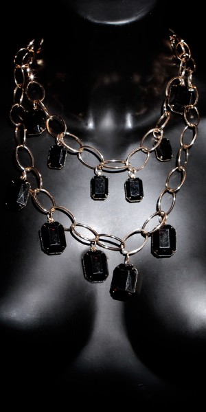 Koucla Trendy Statement-Piece mit Steinen Saisonale Angebote