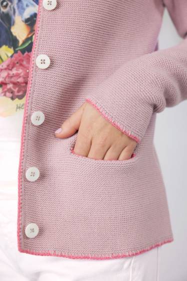 Lieblingsstück Trachtenstrickjacke mit Herzintarsie auf dem Rücken Riesige Ersparnisse