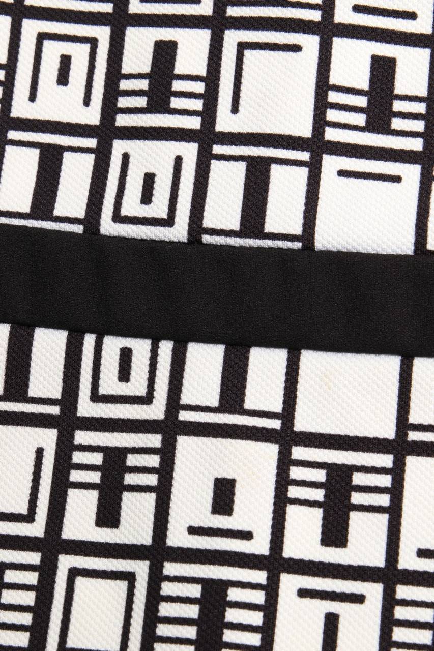 Carou Ohne Label Kleid mit geometrischem Muster Große Rabatte