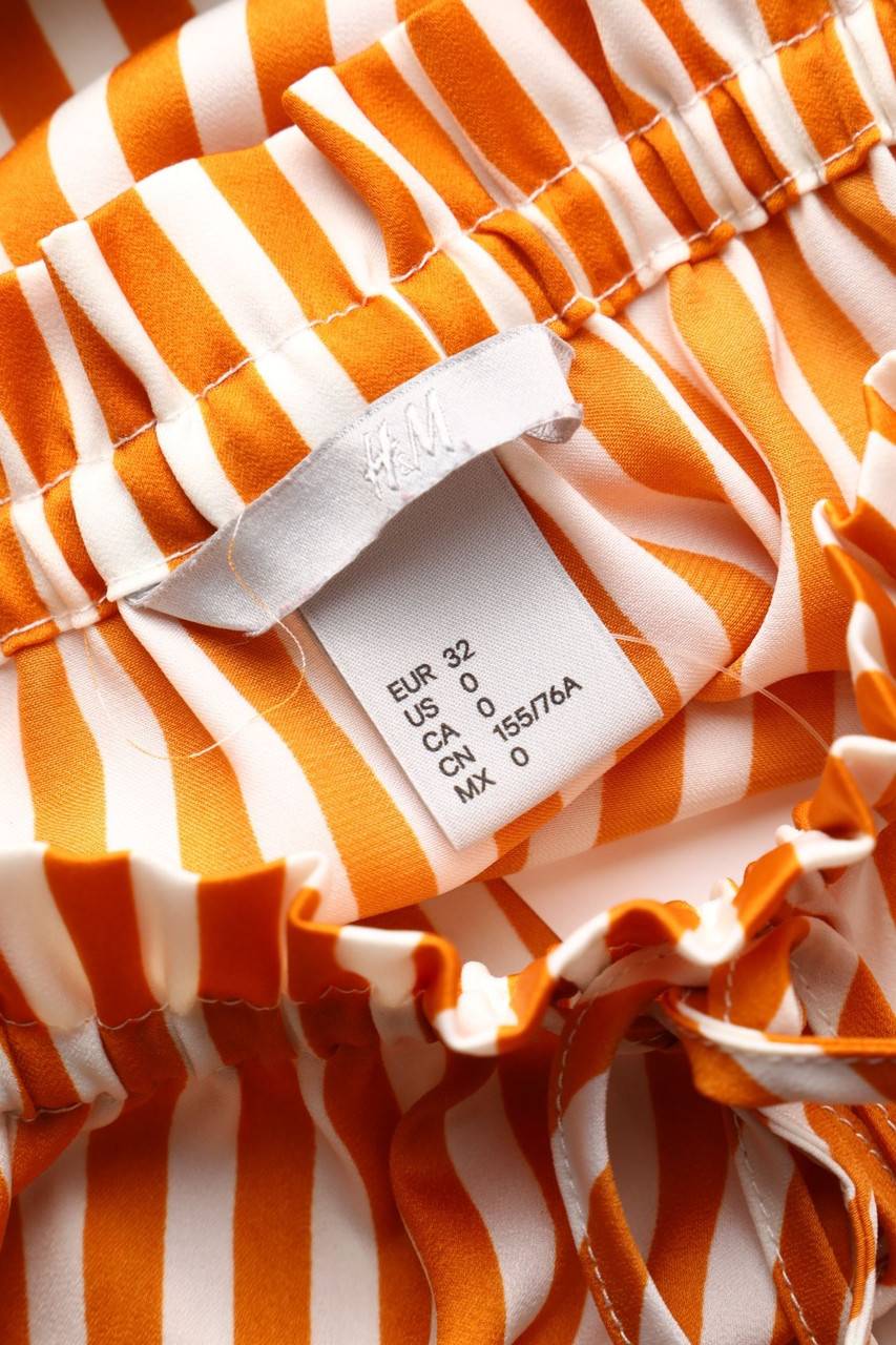 Carou H&M Carmen-Bluse aus Satin 2025