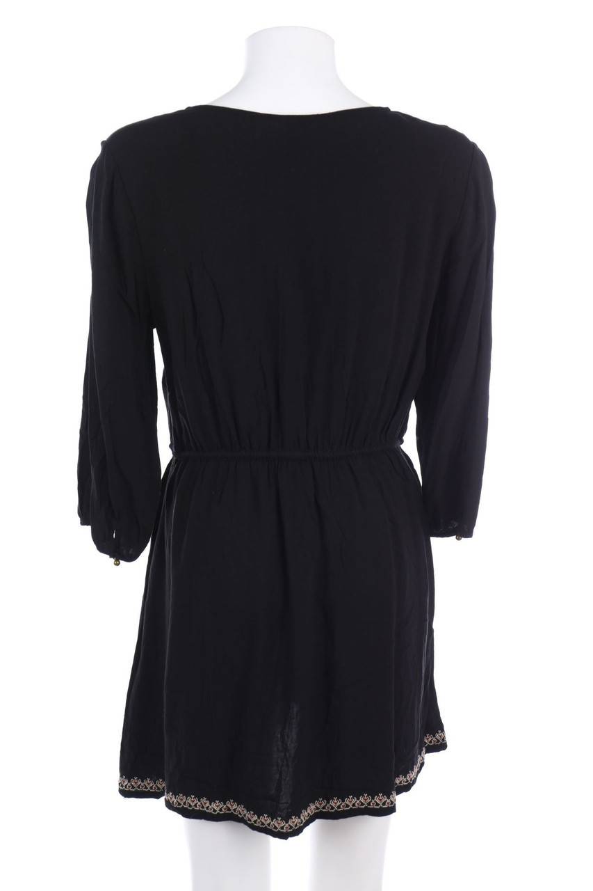 Carou FOREVER 21 Kleid mit Stickereien Cyber Monday