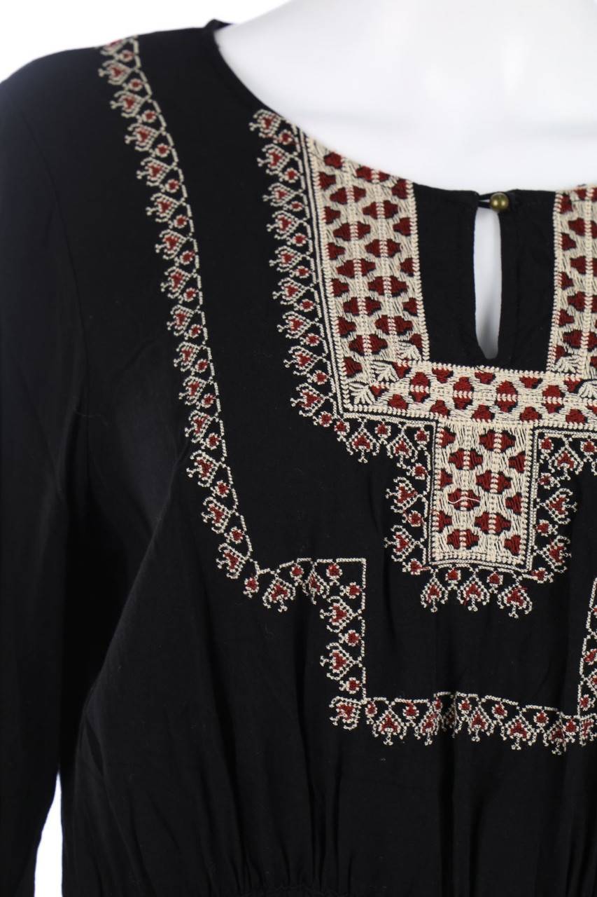 Carou FOREVER 21 Kleid mit Stickereien Cyber Monday