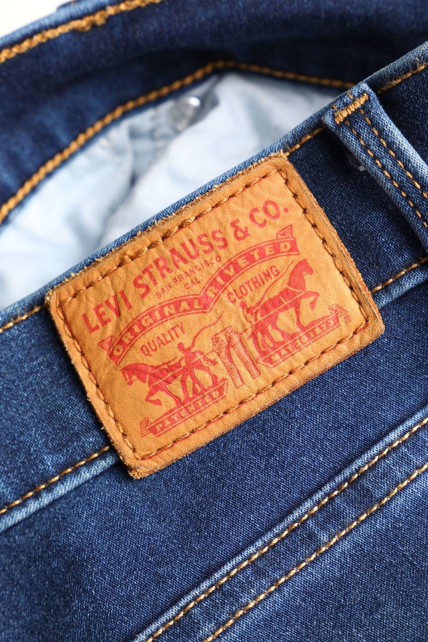 Carou LEVI´S Used Look Straight Cut Jeans mit Logo-Patch VIP-Rabatte