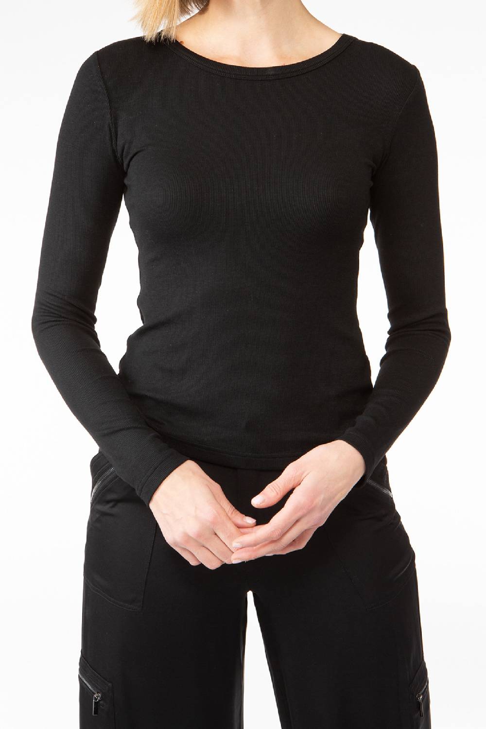 IVI GmbH ESSENTIAL Langarmshirt mit hohem Rundhalsausschnitt schwarz Bestseller