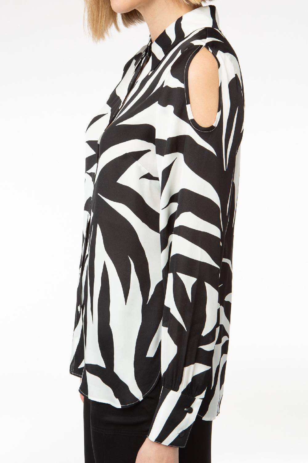 IVI GmbH PALM LEAF BLACK Hemdbluse aus Seide mit Cutout Detail Tägliche Deals