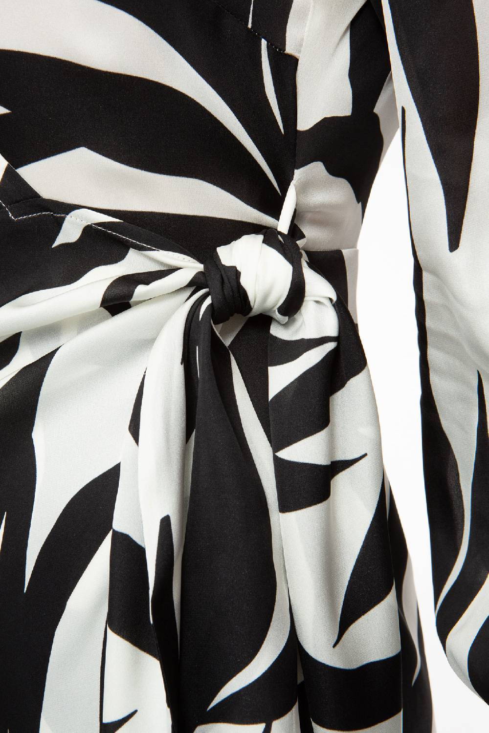 IVI GmbH PALM LEAF BLACK Kurzes Wickelkleid aus Seide Sonderangebote