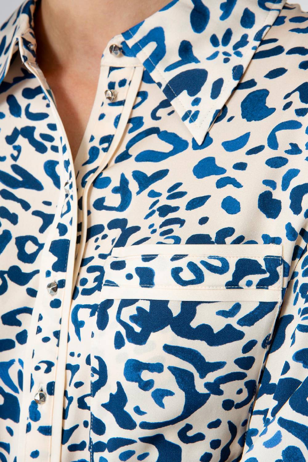 IVI GmbH BLUE LEO Hemdbluse aus Seide zollfrei