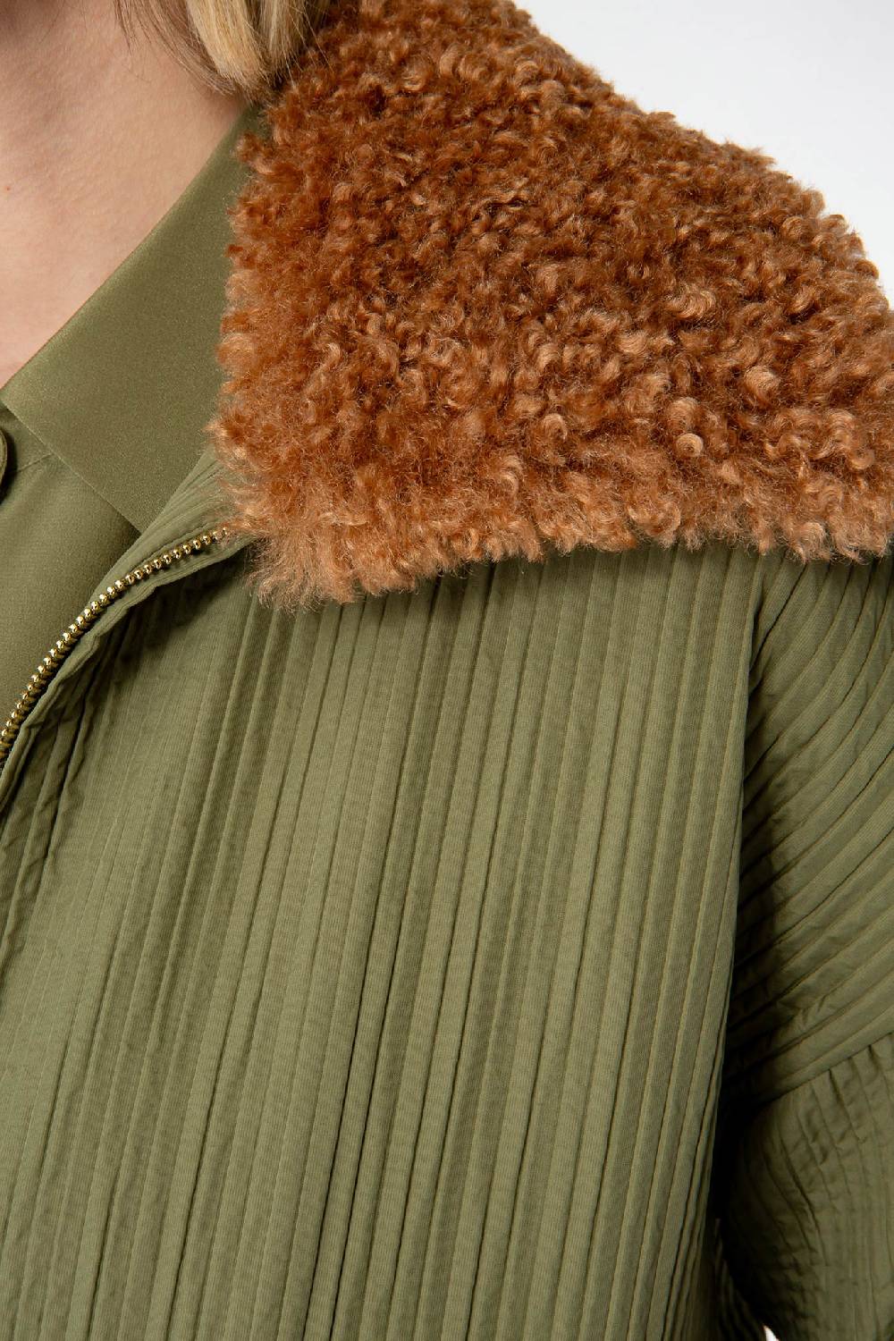 IVI GmbH OUTERWEAR Pilotenjacke mit Fake-Fur Kragen oliv 2025