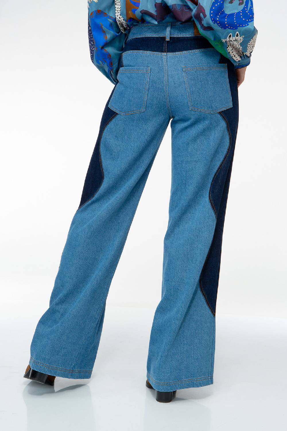 IVI GmbH DENIM Jeans mit weitem Bein und Patch Preisnachlass