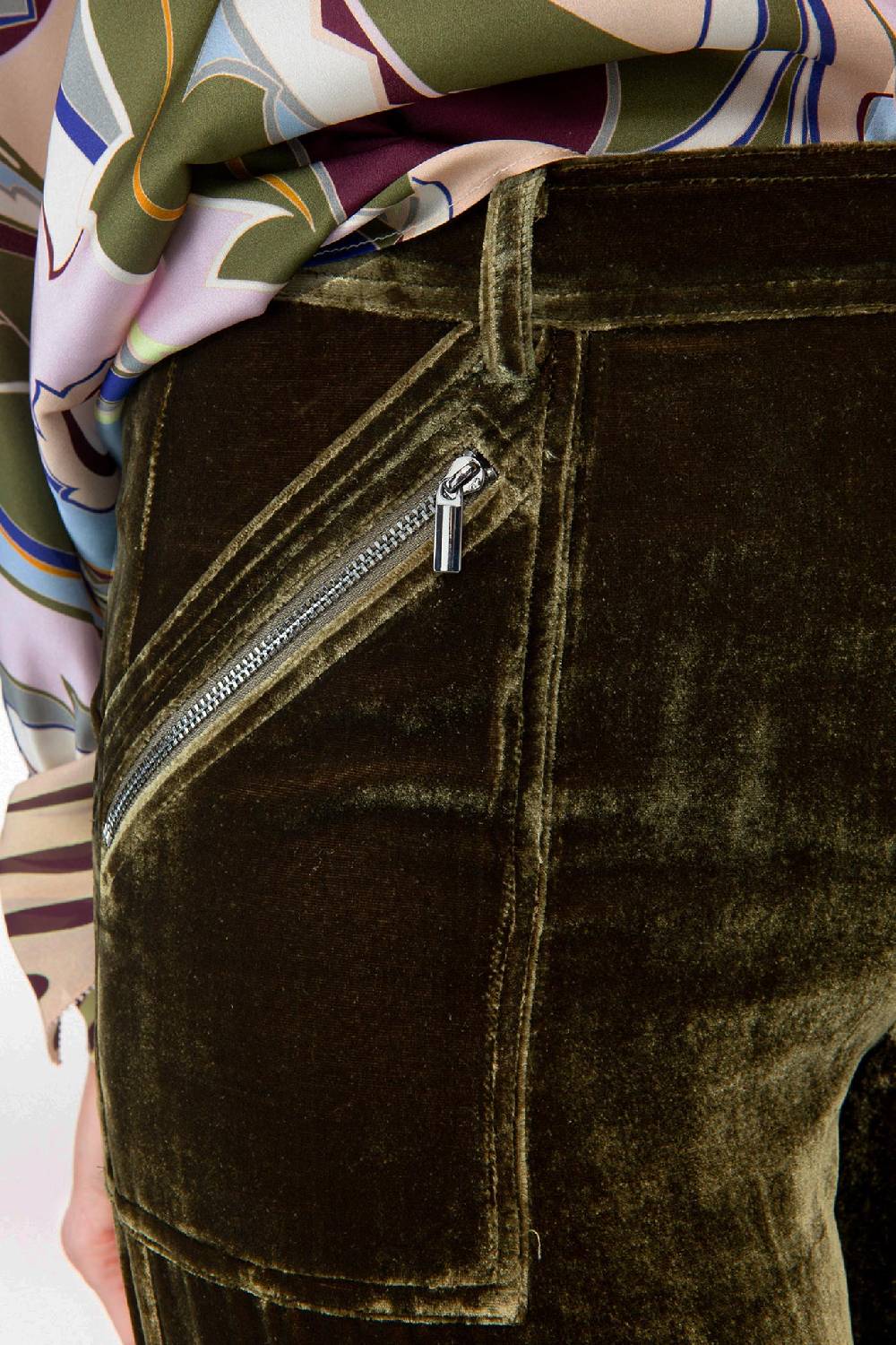 IVI GmbH VELVET Samthose mit Cargo Details oliv Cyber Monday
