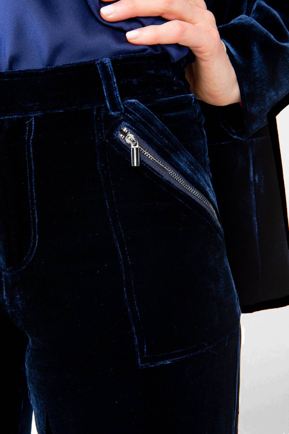 IVI GmbH VELVET Samthose mit Cargo Details navy Weihnachtsangebot