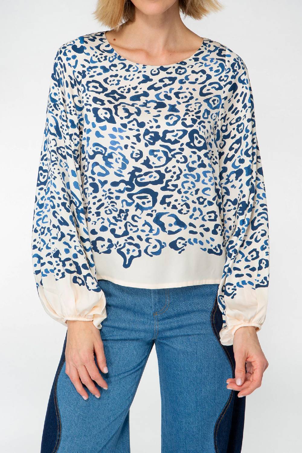 IVI GmbH BLUE LEO Verkürzte Seidenbluse Neueste Stile