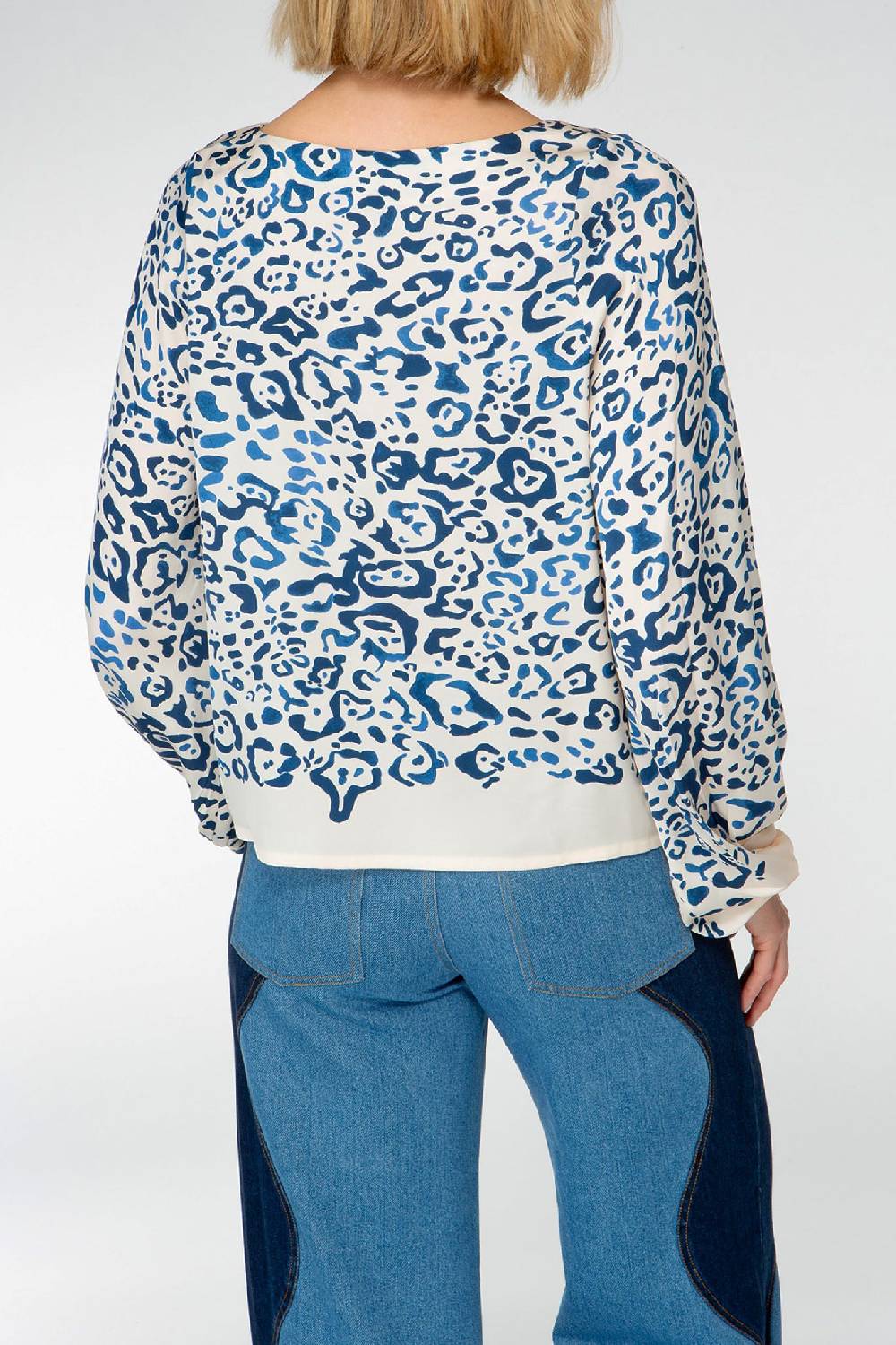 IVI GmbH BLUE LEO Verkürzte Seidenbluse Neueste Stile