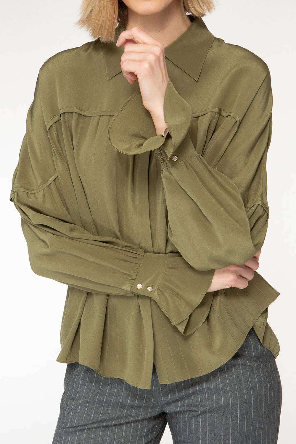 IVI GmbH FANCY Plissé Bluse aus Seiden-Georgette olive Nur noch ein Tag übrig
