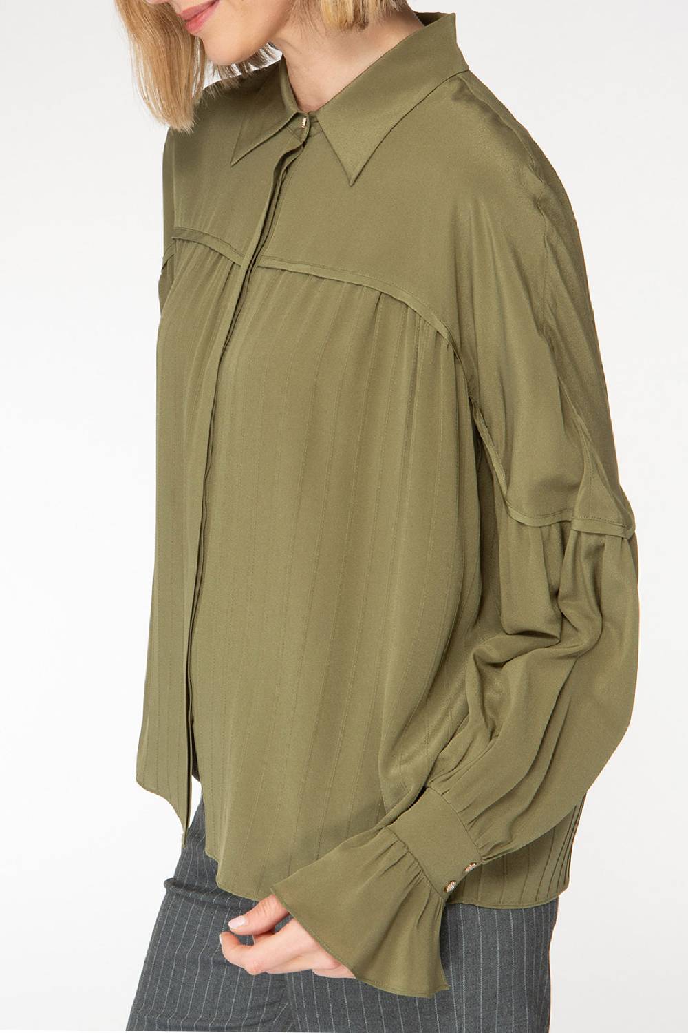IVI GmbH FANCY Plissé Bluse aus Seiden-Georgette olive Nur noch ein Tag übrig
