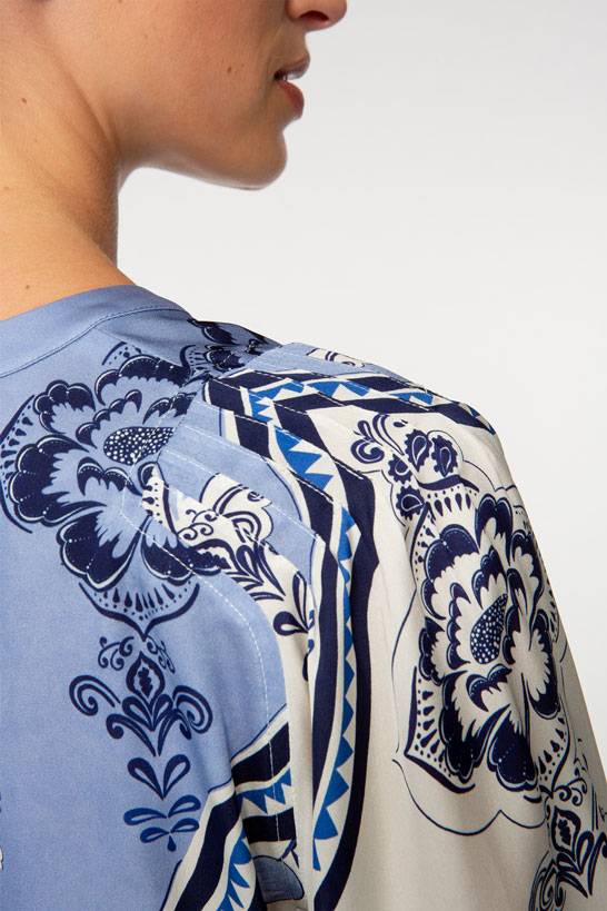 IVI GmbH ORIENTAL GARDENS Seidenbluse sky Speichern exportieren