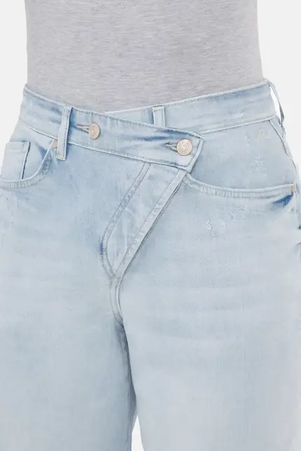 Recover Pants Gianna, Relaxed-Fit Jeans mit raffiniertem Verschluß in bleached Artikelnummer REC-13388-4279-103 Sonderangebote