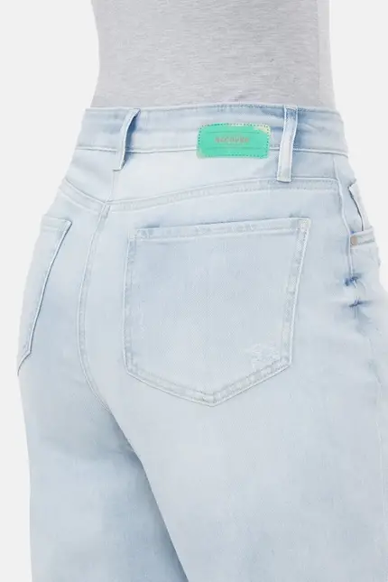 Recover Pants Gianna, Relaxed-Fit Jeans mit raffiniertem Verschluß in bleached Artikelnummer REC-13388-4279-103 Sonderangebote