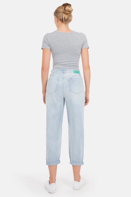 Recover Pants Gianna, Relaxed-Fit Jeans mit raffiniertem Verschluß in bleached Artikelnummer REC-13388-4279-103 Sonderangebote