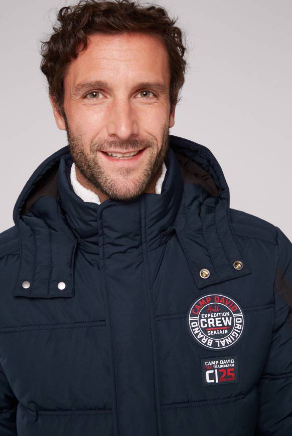 Soccx Lange Steppjacke mit Kapuze und Rücken-Artwork blue navy im Angebot