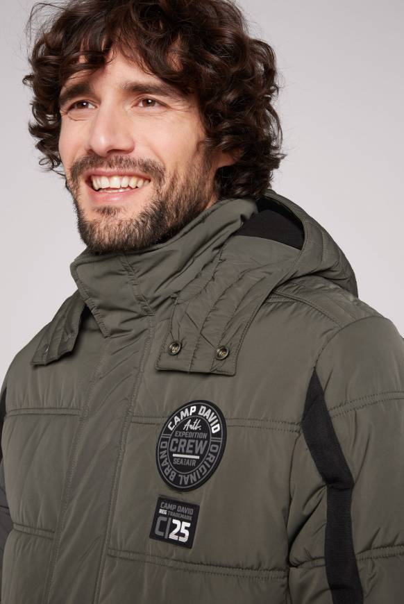 Soccx Lange Steppjacke mit Kapuze und Rücken-Artwork medium khaki Schlussverkauf