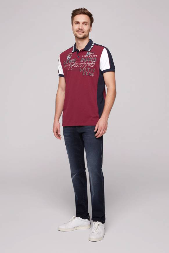 Soccx Pikee-Polo mit Color-Blocking und Artwork burgundy Neueste Stile