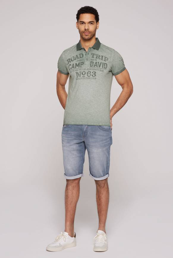 Soccx Kurzarmpolo im Vintage-Style mit Artworks dusty green im Angebot