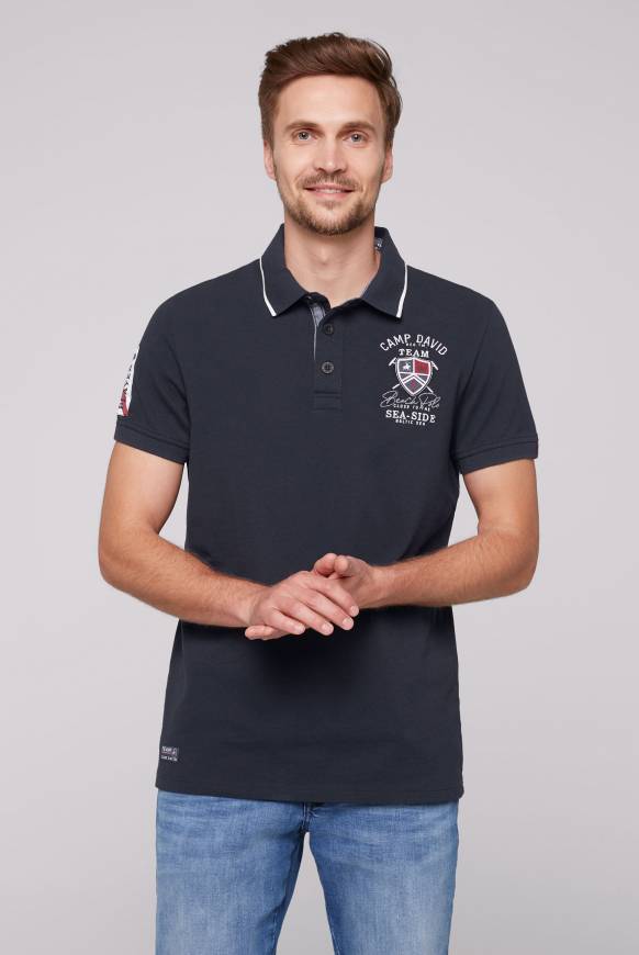 Soccx Pikee-Polo mit Label Patches und Stickereien blue navy im Angebot